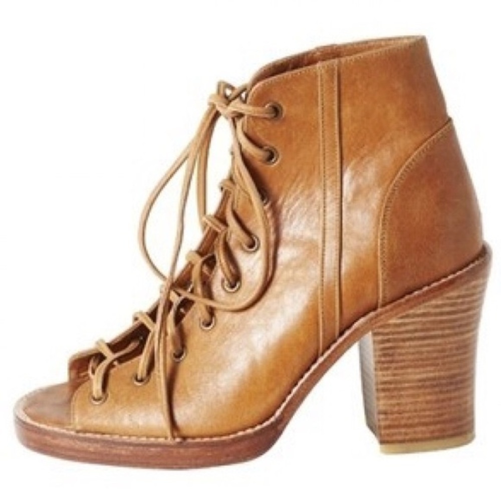 Shakuhachi Lace Up Heel